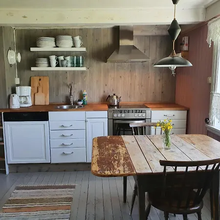 Gammelstua Pa Storsaeter Gard * Engeløya