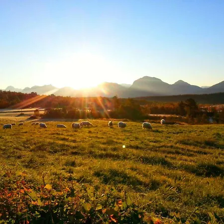 Gammelstua Pa Storsaeter Gard * Engeløya