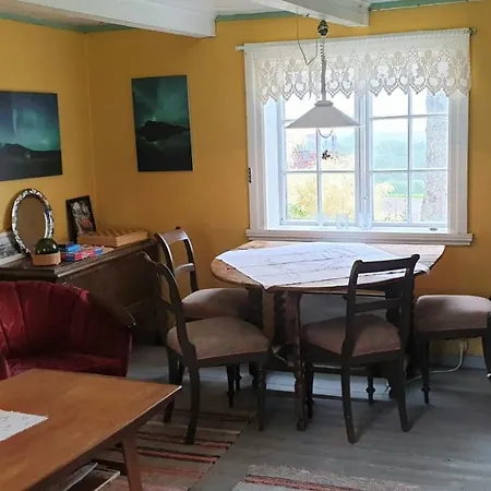 Gammelstua Pa Storsaeter Gard * Engeløya