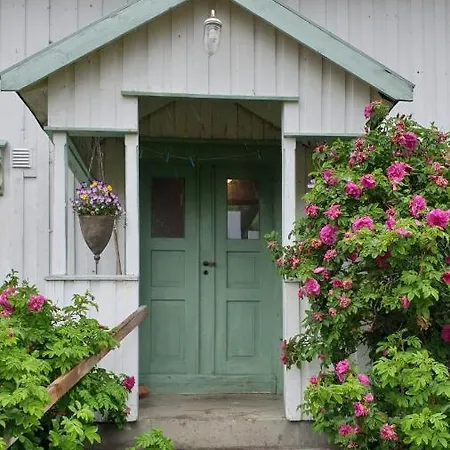 Gammelstua Pa Storsaeter Gard Holiday home *